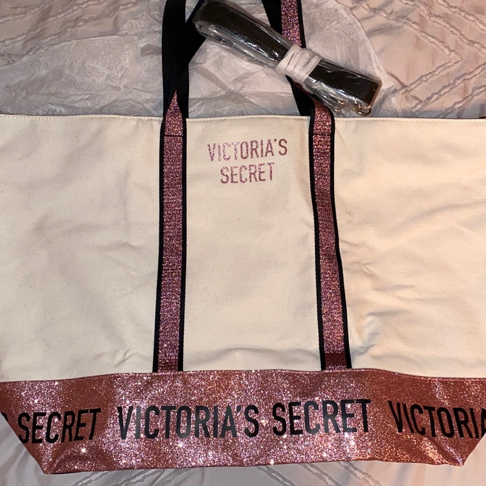 VICTORIAS SECRET BRAND NEW TOTE BAG🌸